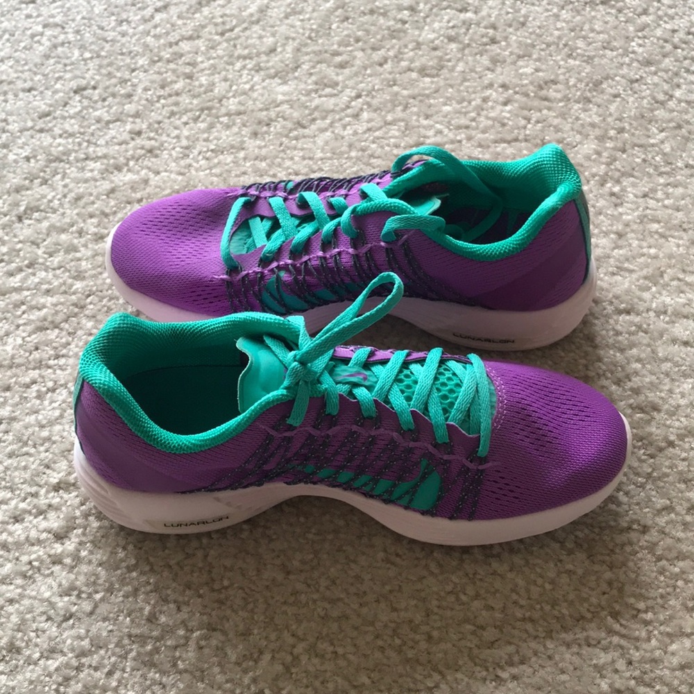 Nike tennis shoes